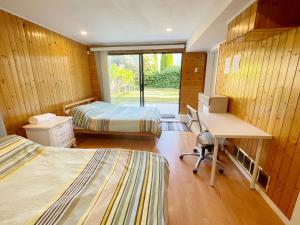 2 Beds Garden Suite with private bathroom near YVR Airport