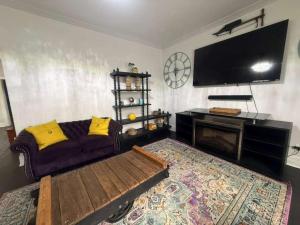 Renovated Detroit 3BR Home | Sleeps 6