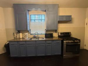 Renovated Detroit 3BR Home | Sleeps 6