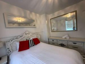 Renovated Detroit 3BR Home | Sleeps 6
