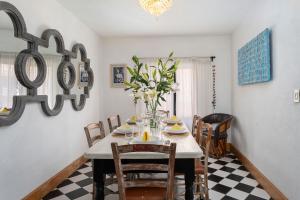 The Bird House, 2BR Artistic Retreat for Creatives in Centro San Miguel de Allende