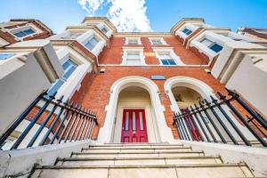 Luxury 3 Bed Apartment, Gated Parking, City Centre