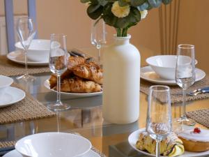 Luxury 3 Bed Apartment, Gated Parking, City Centre