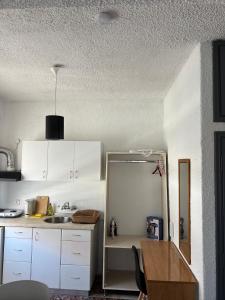PELEKAN rooms and apartments Athina 34