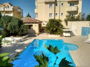 Aparthotel Lekavski - 扎顿