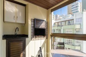 Apto em otima localização em Meia Praia EIO6031