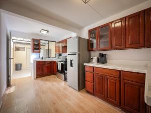 Spacious house in Santa Elena near USA embassy!