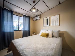 Spacious house in Santa Elena near USA embassy!