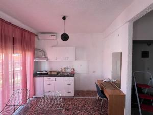 PELEKAN rooms and apartments Athina 33