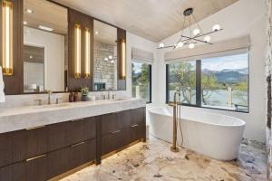 Sisu Lodge by Canmore Premier