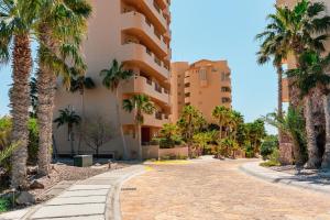 Oceanfront Condo - Private beach access