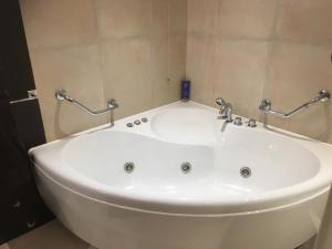 La Perla del Garda - Exclusive Lake & Pool Waterfront Residence