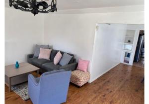 1 Bedroom w Small bonus room. Private LA Home.