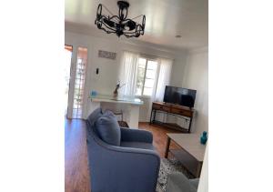 1 Bedroom w Small bonus room. Private LA Home.