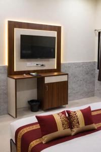 Hotel Urban Inn - The RK Hospitality Group #Prem Mandir #Chaar Dham Fully AC