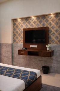 Hotel Urban Inn - The RK Hospitality Group #Prem Mandir #Chaar Dham Fully AC