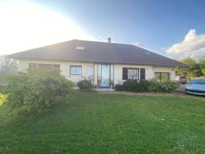 Maison vue mer sur la côte des îles