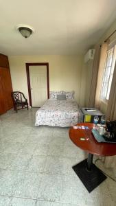 habitación full equipada cerca de playa 20minutos de la ciudad y centros comerciales y turísticos 10 minutos del aropuerto Panamá pasifico