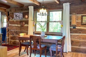 Cabin Near Boone w Hot Tub & Mountain Views