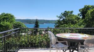 Major Lake Luxury Home B&B