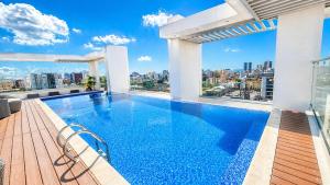 2 bedrooms childrens area, swimming pool and gym