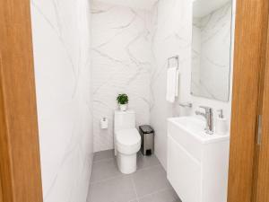 2 bedrooms childrens area, swimming pool and gym