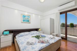 Family House Rose with Pool - Happy Rentals