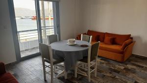 Spacious Sea View Apartment by the Port