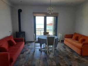 Spacious Sea View Apartment by the Port