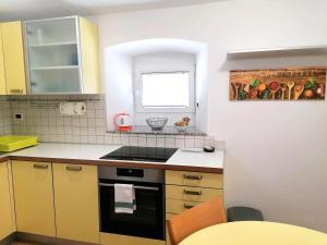 Apartment Veli Dvor - Private House in Old Town Cres
