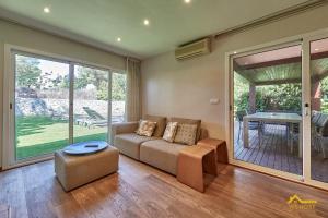 Casa con Piscina Privada, Barbacoa y Sala Juegos, Creixell