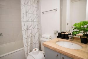 Comfortable Downtown Apartment for 2