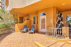 Coastal Calm Poolside Condo w Patio