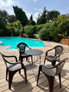 Villa con piscina a 15 min de Valencia