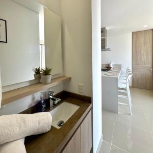 Central 2BR Apt with Great Location and Top Amenities