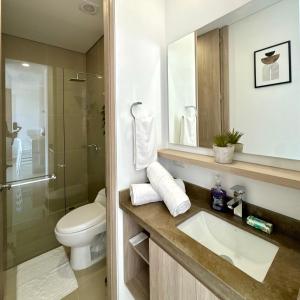 Central 2BR Apt with Great Location and Top Amenities