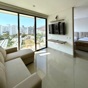 Central 2BR Apt with Great Location and Top Amenities