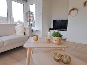 Bright 3-Bedroom Flat by the Beach