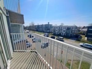 Bright 3-Bedroom Flat by the Beach