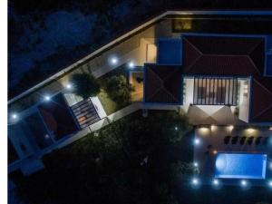 Luxurious villa Bright with pool