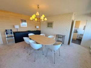 Sea View Family Stay for 8