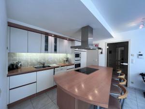 Central Apartment Near the Beach