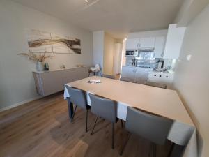 Sunny Coastal Apartment for 6