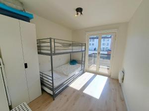 Sunny Coastal Apartment for 6