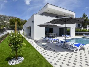 Villa in Stankovic with swimming pool
