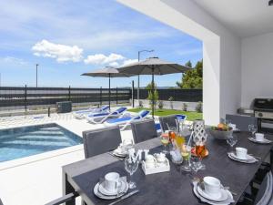Villa in Stankovic with swimming pool