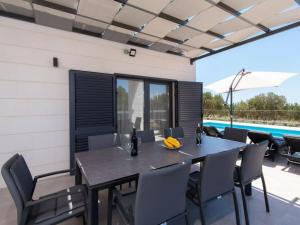 Villa in Stankovic with swimming pool