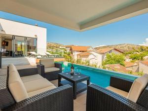 Villa in Zaton with swimming pool