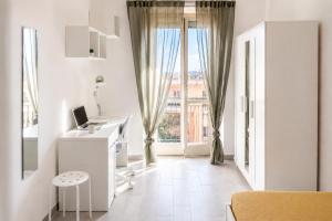 Large Family Apartment - 4 Bedrooms with free parking near San Paolo Metro & University by RHR img4