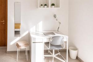 Large Family Apartment - 4 Bedrooms with free parking near San Paolo Metro & University by RHR img2